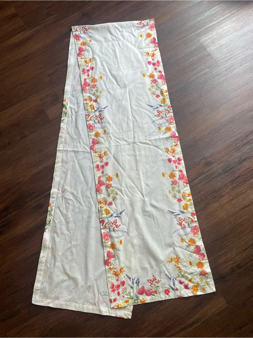 Sur La Table Off White Floral Table Runner 107x17” 100% Cotton India